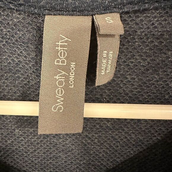 Sweaty Betty ab crunch t shirt size small - Picture 3 of 4